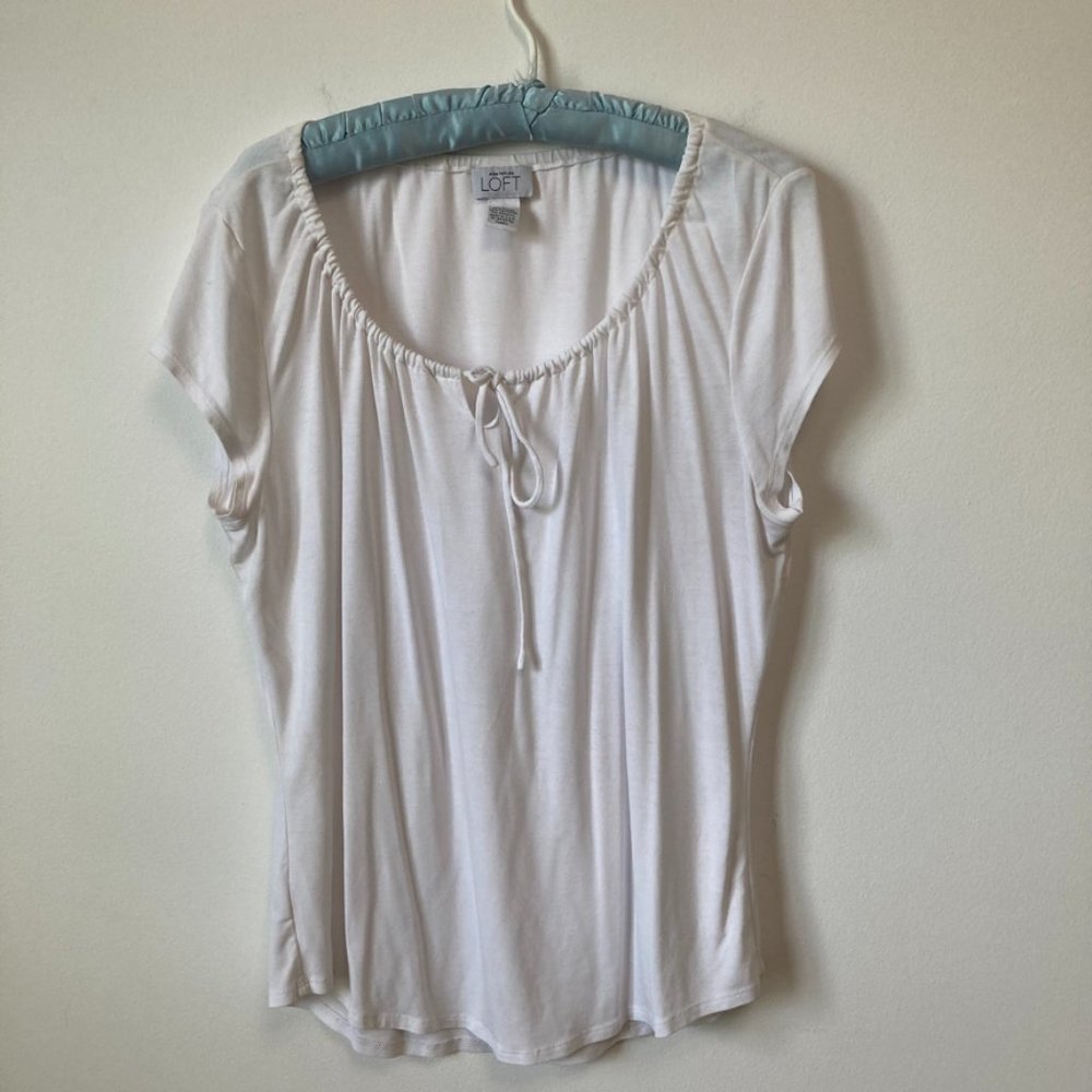 Scoop neck with tie top